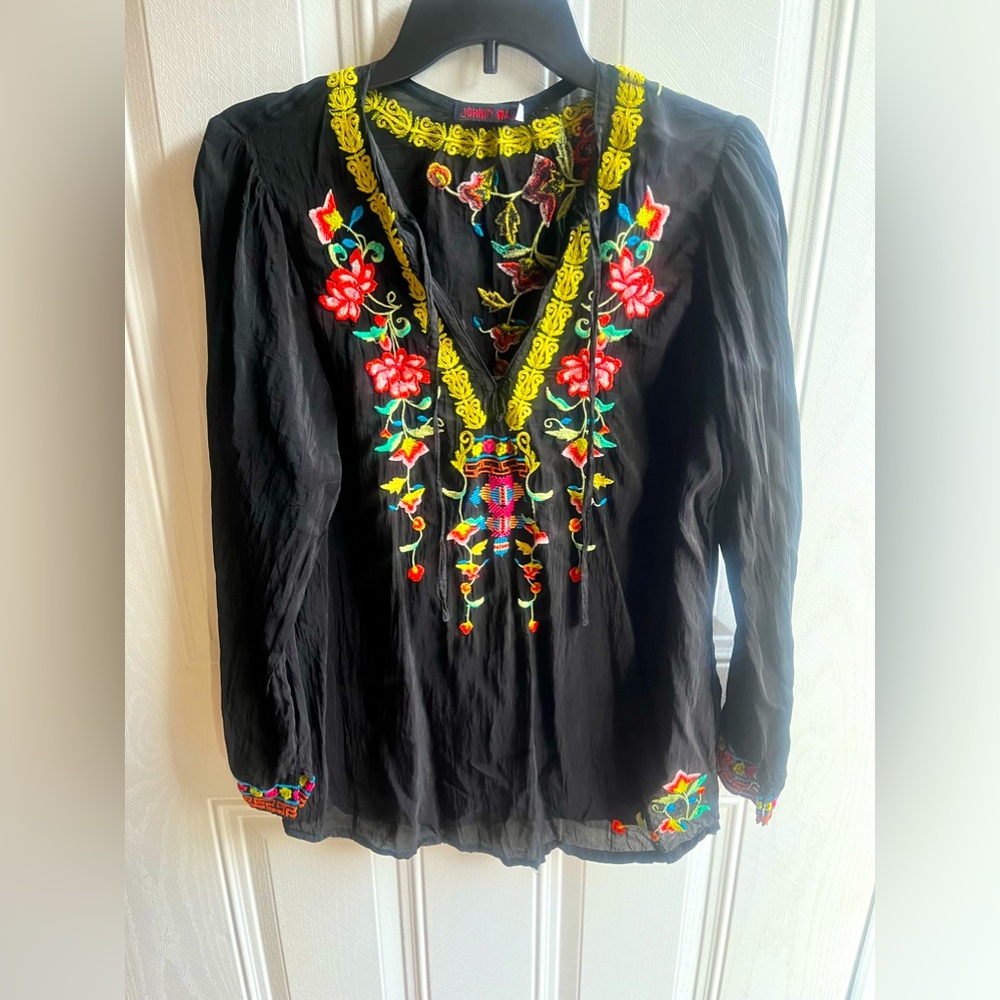 Johnny Was Black long sleeve flowy relaxed tunic blouse w/ embroidered detail
